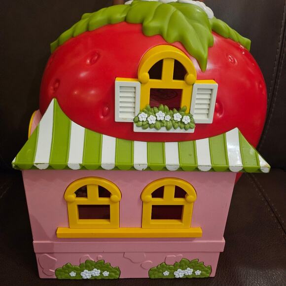 Strawberry Shortcake Berry Happy Home House Doll Playset - Picture 1 of 9